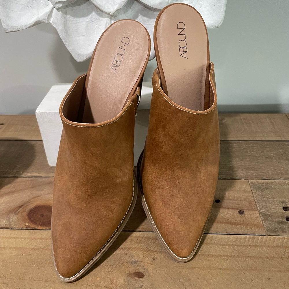 Tan / Brown cowboy boot mules. NWT.
